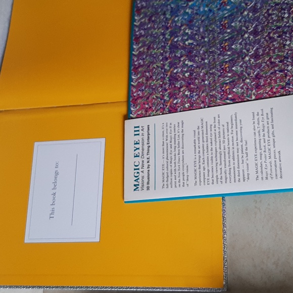 2 Entertaining Books - Picture 6 of 11